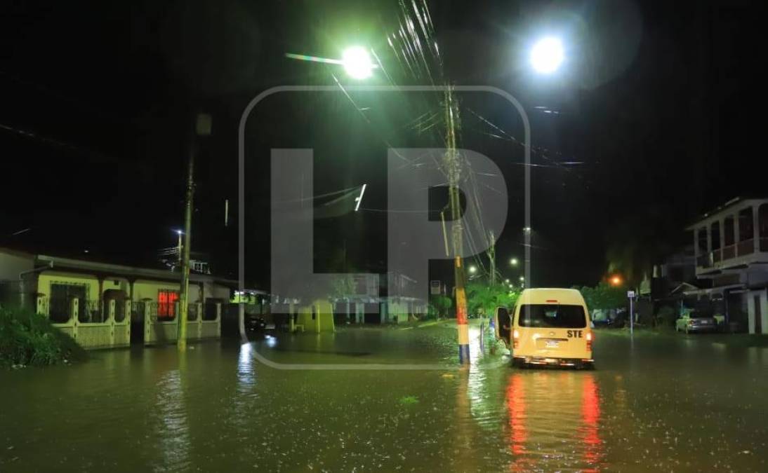 Cabe recordar que Copeco extendió la alerta verde declarada por otras 72 horas a partir de las 3:00 pm de este jueves 26 para los departamentos de Francisco Morazán, Valle, Choluteca, La Paz, Intibucá, Ocotepeque, Lempira y Copán; no obstante, el Valle de Sula está siendo afectado.