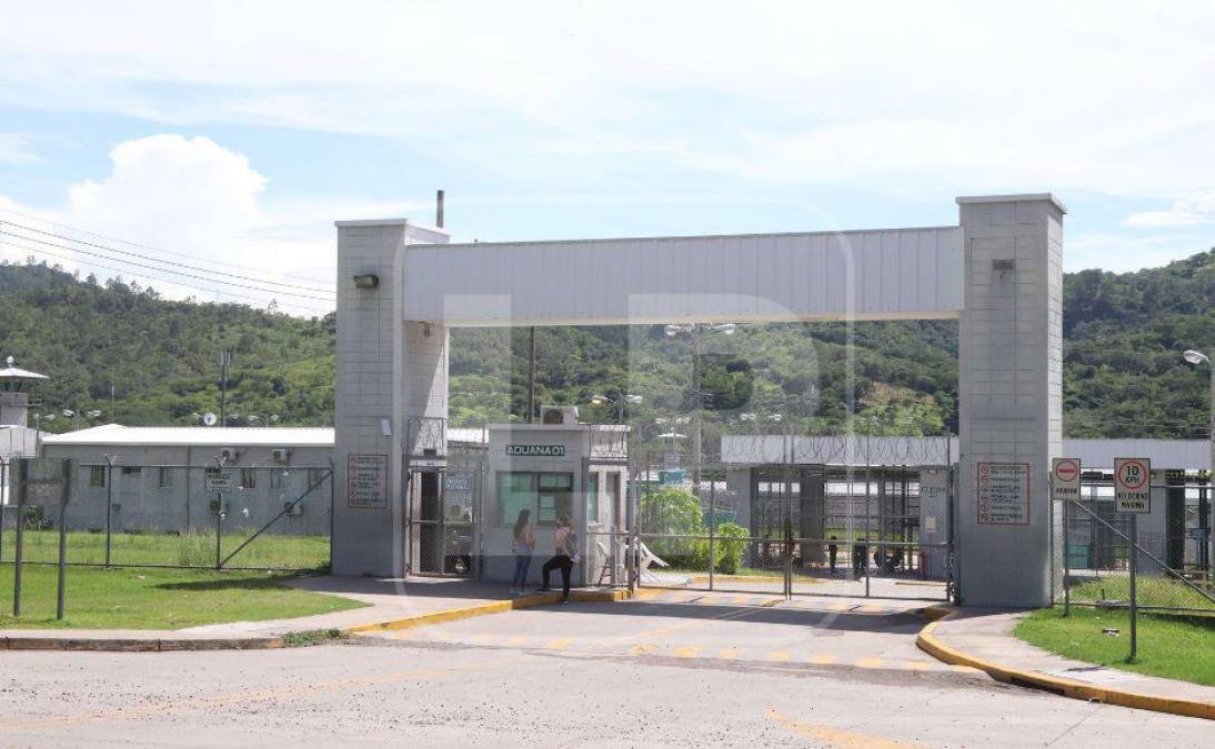 Jesús Pineda, vocero regional de la Policía en Santa Bárbara, conversó con LA PRENSA Premium sobre la inseguridad que enfrenta el departamento del occidente del país. “Las personas que seguían las órdenes de cabecillas en el antiguo presidio de San Pedro Sula se vinieron para Santa Bárbara debido al traslado de estos personajes a El Pozo. Estas estructuras criminales también evolucionan y con el pasar del tiempo han venido dinamizando su forma de delinquir”, confió.