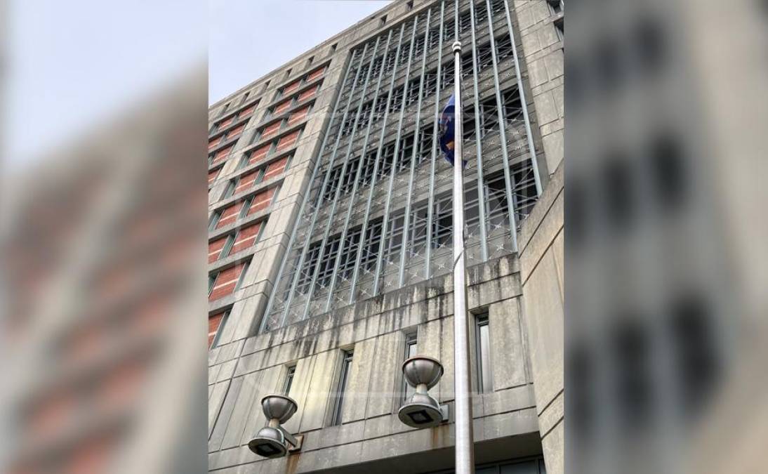 MDC Brooklyn abrió sus puertas a principios de la década de 1990. Tiene una capacidad de 1,000 asientos y fue construido específicamente para personas en prisión preventiva en espera de cargos y / o juicio en un tribunal federal de distrito este de Nueva York.