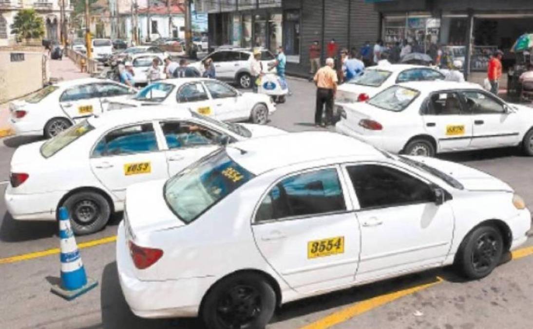 El servicio de taxi seguirá cobrando 20 lempiras, pero se le autoriza un cuarto pasajero. Los dirigentes se comprometieron a mejorar la calidad del servicio a favor de los usuarios. 