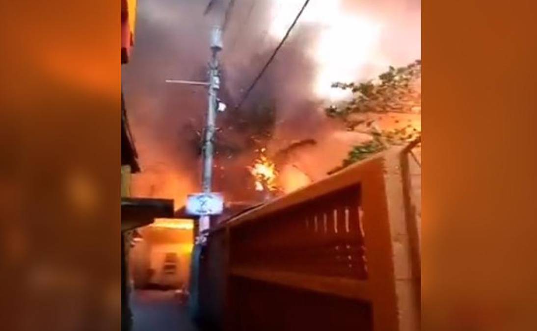 Dramáticas imágenes del voraz incendio en Guanaja