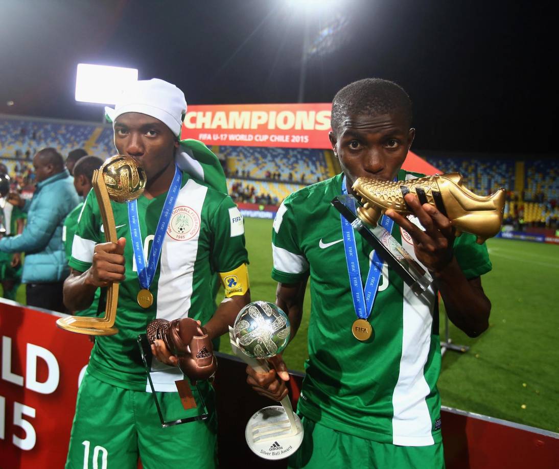 Osimhen rompió el marcador igualado en la final ante Malí, fue el máximo goleador de la competición por amplio margen (metió 10 goles) y fue campeón mundial juvenil. Los ojeadores europeos quedaron maravillados y las ofertas no tardaron en llegar.