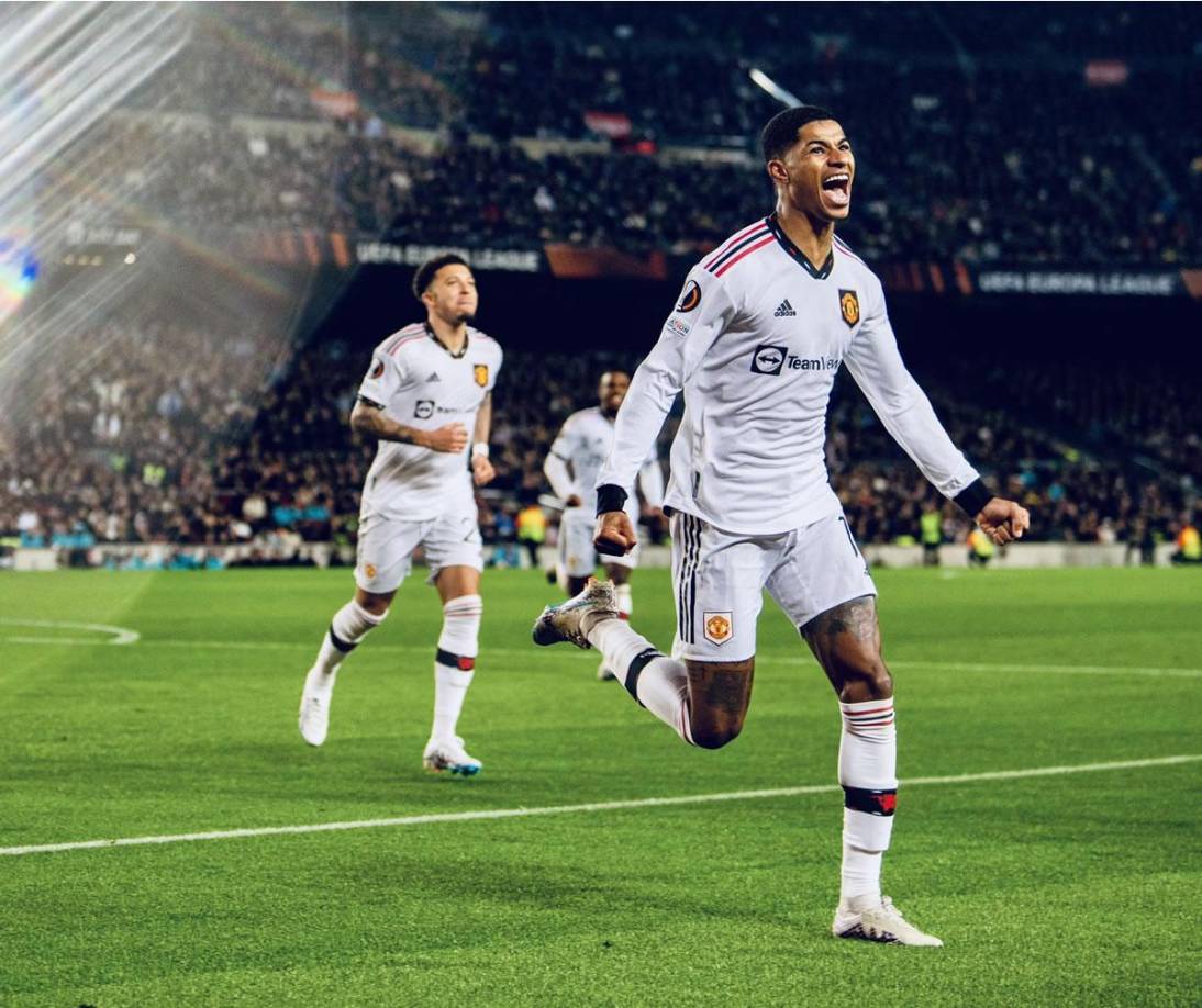 Marcus Rashford celebrando el segundo gol del Manchester United contra el Barcelona.