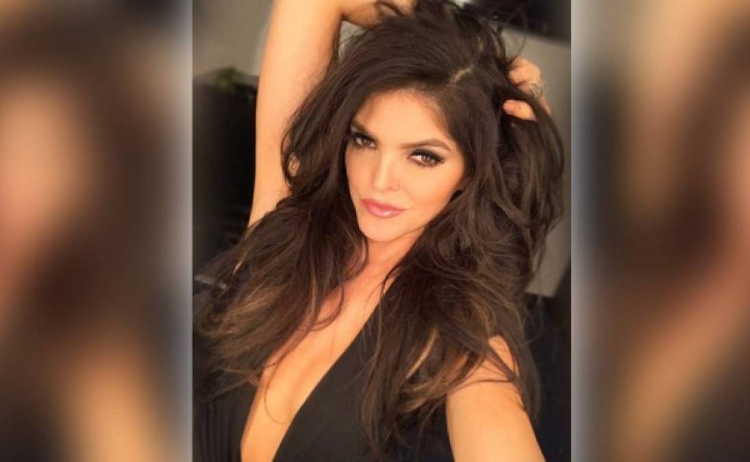 La cantante Ana Bárbara provocó furor en las redes sociales al mostrar sus atributos en la playa.