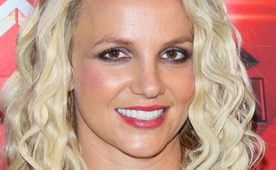 Parece que la nueva cara de Britney Spears la hace lucir mejor que nunca. Mira cuáles han sido los rostros de la Princesa del Pop.