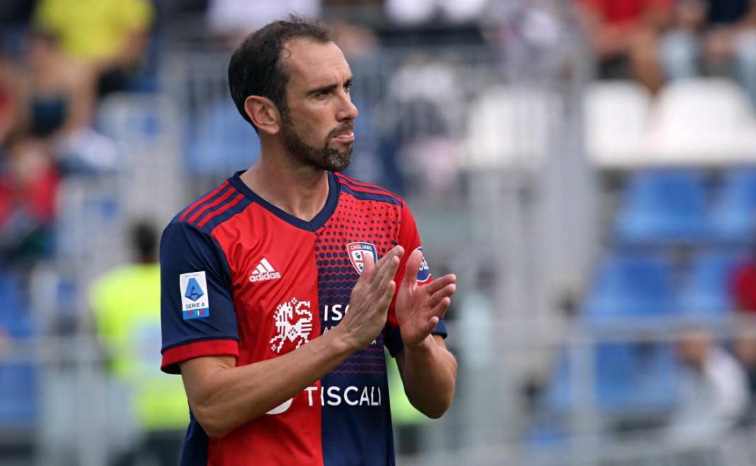 Diego Godín apunta al Atlético Mineiro. El central uruguayo acaba contrato con el Cagliari en los próximos días y la carrera por hacerse con sus servicios sigue abierta aunque el equipo brasileño es el que está más cerca de lograrlo.