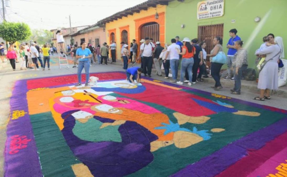 La Semana Santa en Honduras cuenta con una linda tradición y son las alfombras que se elaboran en varias comunidades.