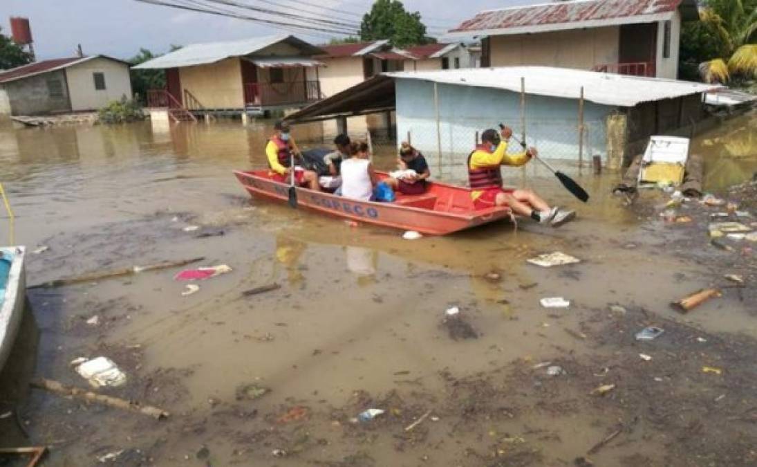 Las inundaciones dejaron a su paso miles de damnificados en el territorio hondureño, sobre todo en el Valle de Sula.