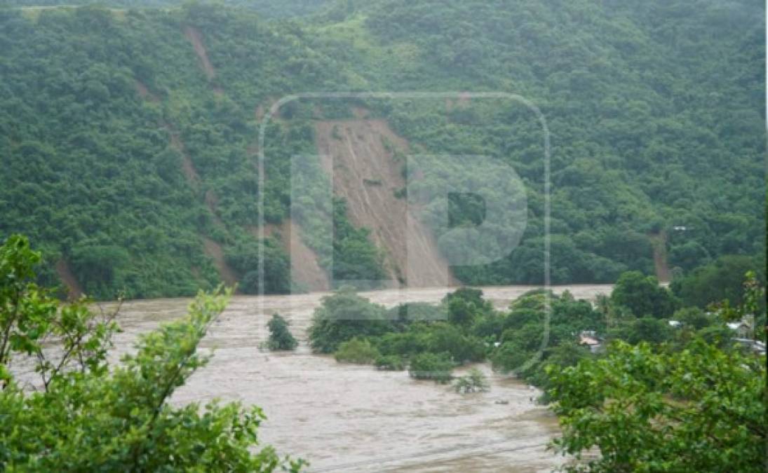 Los residentes en Chamelecón temen una mayor crecida del río. Foto José Cantarero