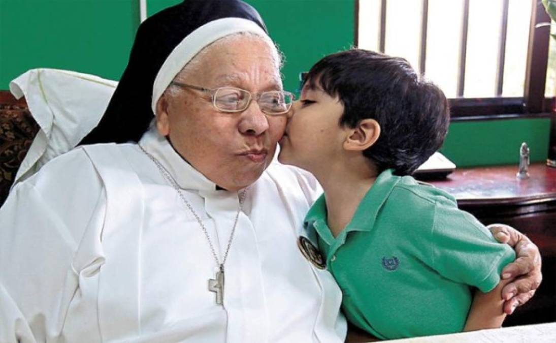 Pese a su avanzada edad, Sor María siguió dando de todo su amor y solidaridad.