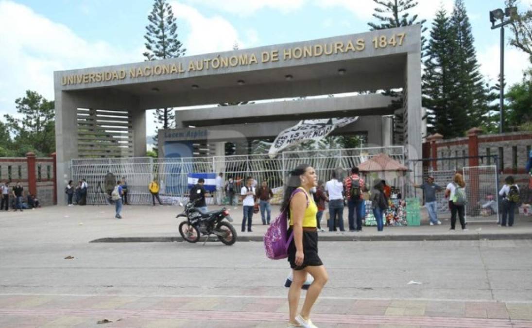 Los estudiantes que tienen tomada la Unah exigen una reunión con el Gobierno y Transportistas.