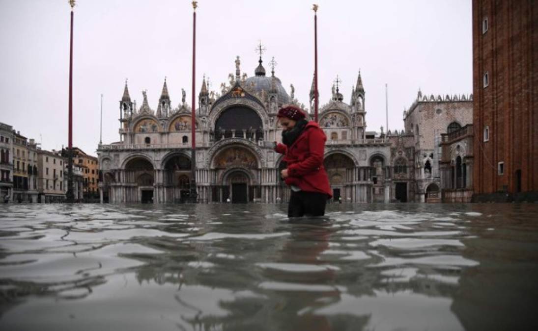 El ochenta por ciento de la ciudad de Venecia está bajo el agua. Se trata de una 'devastación apocalíptica': Así definía hoy la mayor inundación desde 1966 de la ciudad de los canales el presidente de la región del Veneto, Luca Zaia.