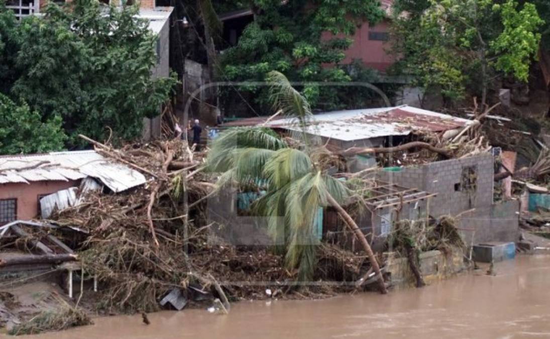 Las lluvias de ambos fenómenos tropicales golpearon fuerte la infraestructura productiva de Honduras, con mayor incidencia en el occidente y norte del país, además de muchos derrumbes en carreteras y montañas que causaron graves daños.