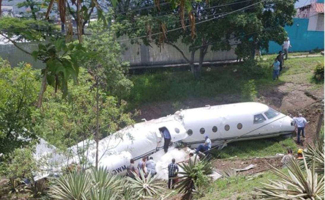 El avión Gulfstream G200 matrícula estadounidense N813WM se salió en la mañana de este martes de la pista en el aeropuerto internacional de Toncontín en Tegucigalpa, capital de Honduras.<br/>