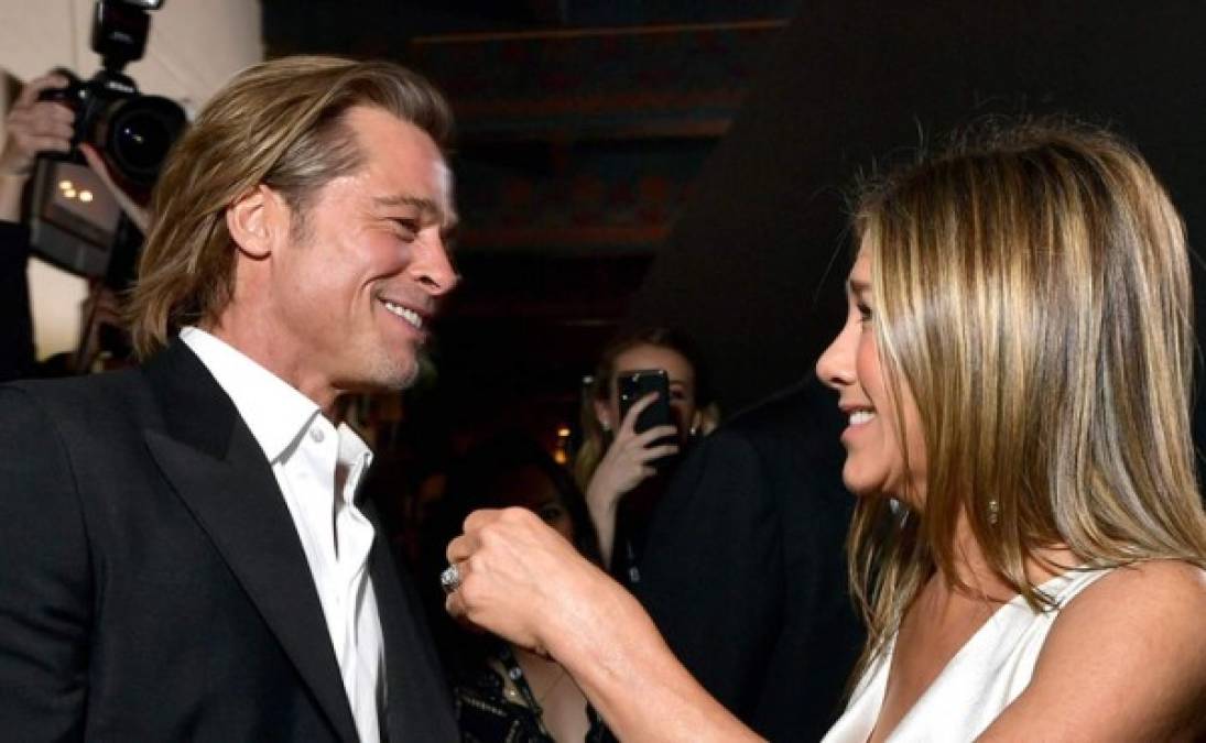 El reencuentro de Brad Pitt y Jennifer Aniston fue lo mejor en la noche de los premios SAG este 19 de enero; los ex esposos fueron todo sonrisas al coincidir en el backstage después de ganar cada uno un premio por sus actuaciones.