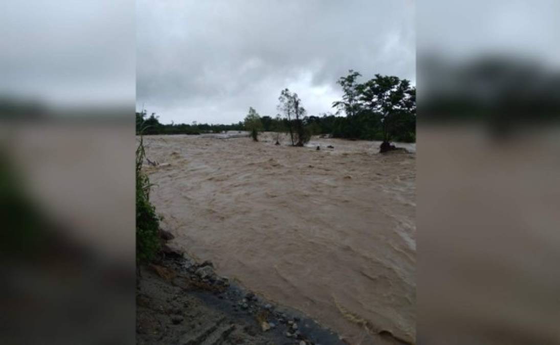 Lluvias causadas por Iota ya dejan ríos desbordados y casas caídas en Honduras