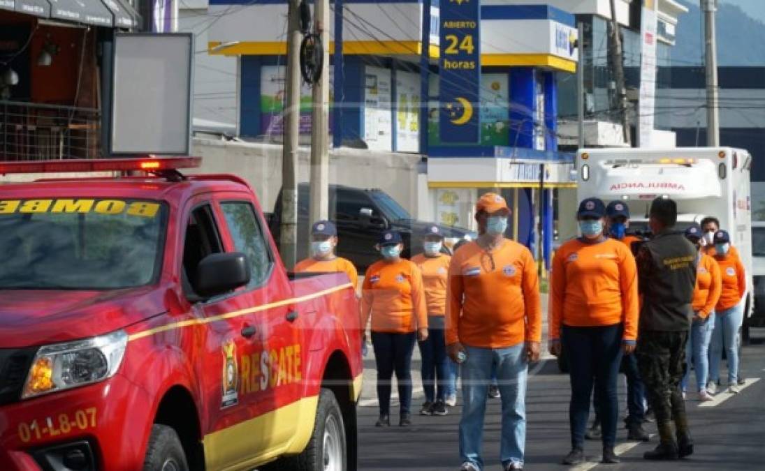 Personal de Copeco, Bomberos y otras entidades también marcharon en las vías públicas de la ciudad.