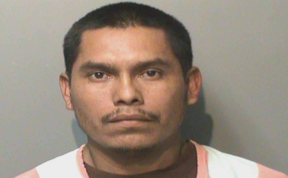 Marvin Esquivel, originario de Guatemala, está detenido por las autoridades de Estados Unidos y enfrentará cargos en primer grado de los tres asesinatos. Había tenido problemas con Migración anteriormente.