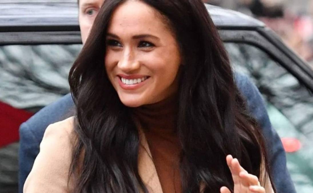 La esposa del príncipe Harry, Meghan Markle, visitó el martes la sede de una asociación caritativa de Vancouver, en su primera salida pública después de que la pareja anunciara su renuncia a sus obligaciones en la monarquía británica para dividir su vida entre Reino Unido y Canadá.