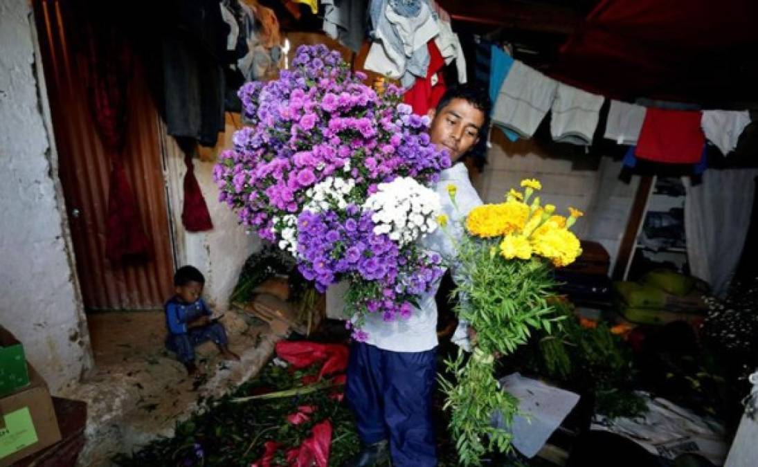 Los vendedores de flores en las principales ciudades del país tuvieron bastante actividad por la venta de su producto.