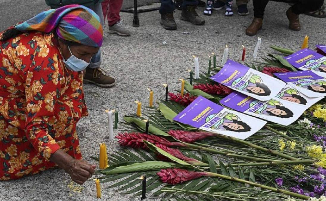 La resolución 'es un granito de arena en la justicia por el asesinato de mi madre', dijo Laura Zúniga, tras escuchar la decisión del tribunal. Foto AFP