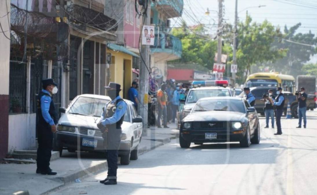 El sector aledaño ha sido acordonado y se procedió a la revisión de la zona en busca de pistas. Cámaras de seguridad en el área podrían generar primeras instancias en torno a la investigación del paradero del joven.