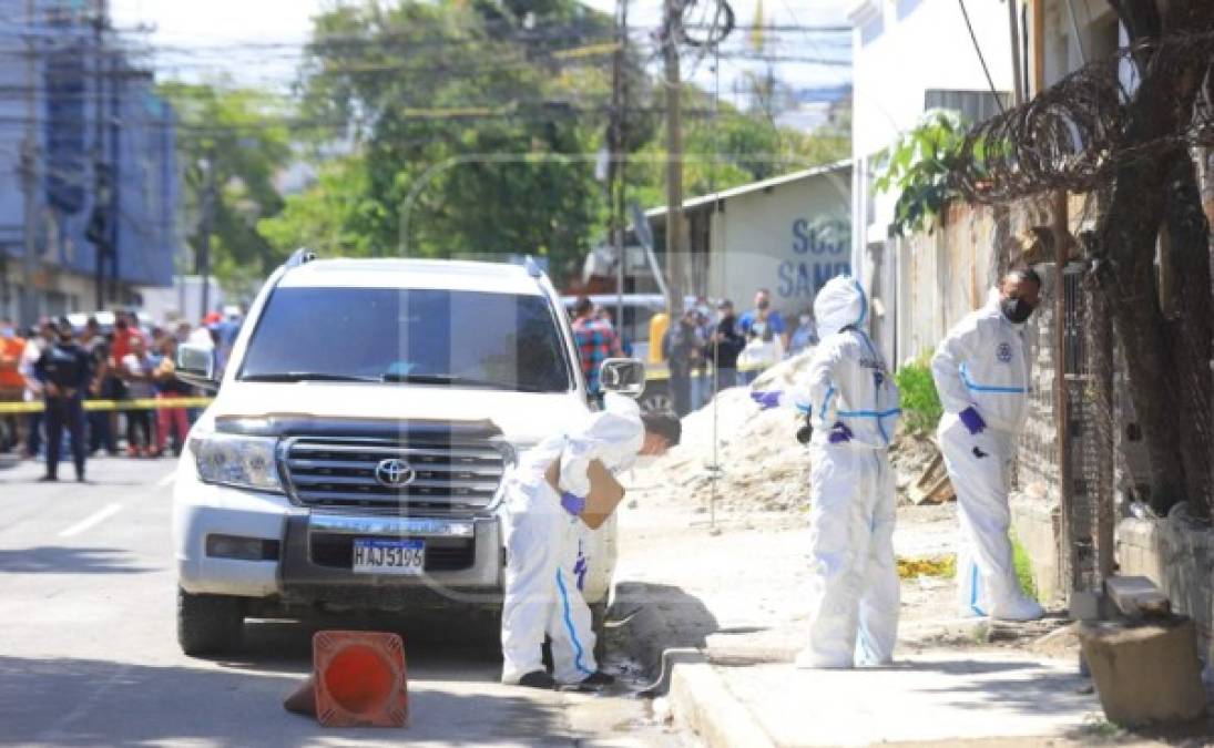 A la escena de la masacre llegaron parientes de Miguel Carrión, un empresario muy conocido en la ciudad.