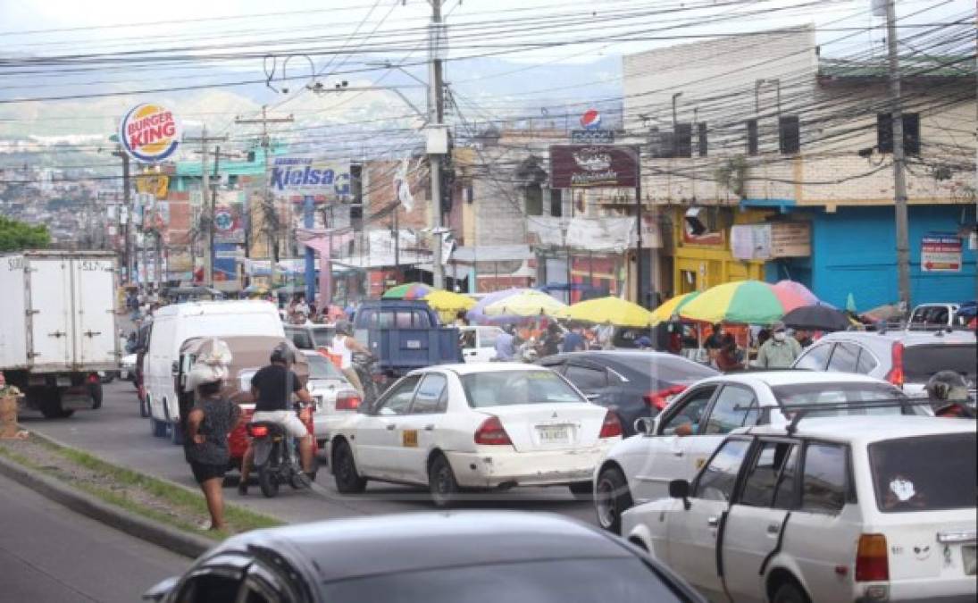 Este 29 de junio entró en vigencia en varios municipios de Honduras una nueva medida en la restricción de circulación de personas y que generó polémica entre la población hondureña.<br/><br/>La circulación de las personas en los municipios de la Región #3 de la reactivación económica es de acuerdo al último dígito de la tarjeta de identidad, junto con el último número de la placa vehicular (par o impar). Fotos: Andro Rodríguez