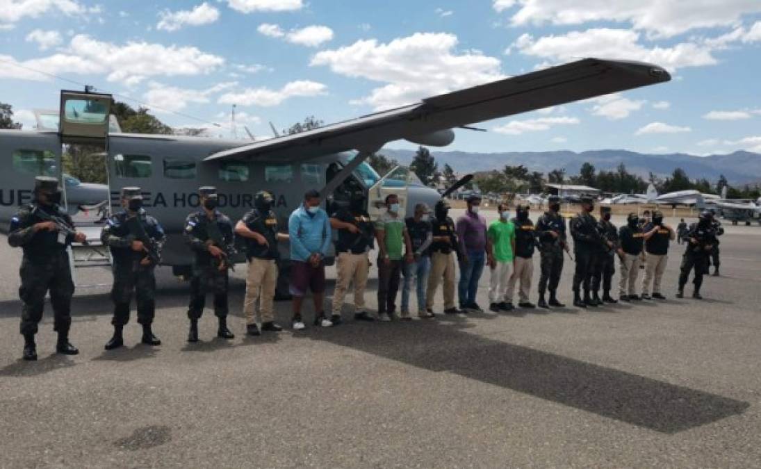 Hondureño, colombiano y cuatro venezolanos llevaban droga oculta en camión y lancha
