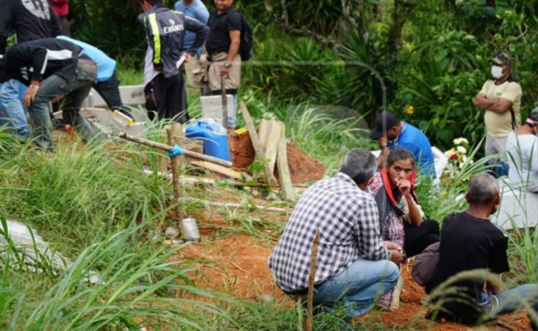 Contó que los hermanos de otro joven que iba con su hijo lo llamaron para darle la trágica noticia. “Me dijeron: ‘le tenemos una noticia grave’, y desde que me dijeron eso pensé que se había muerto”.