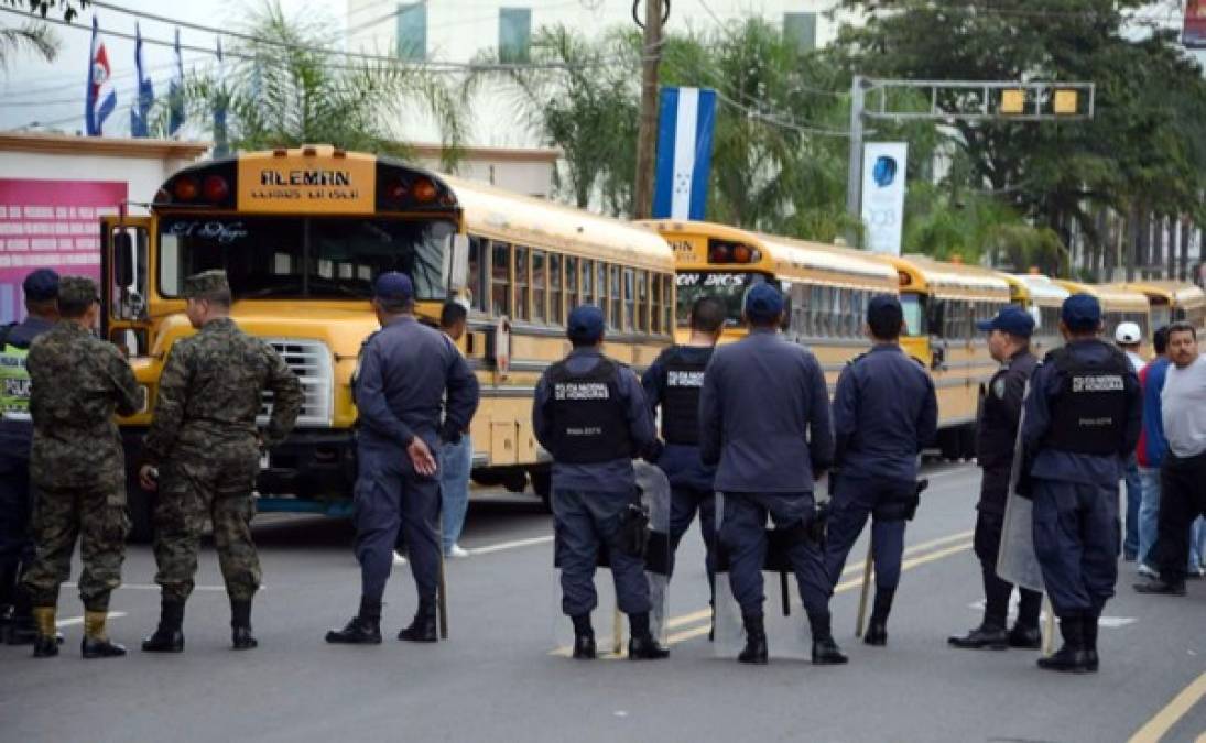 La Policía Nacional se hizo presente en el paro de transportistas.