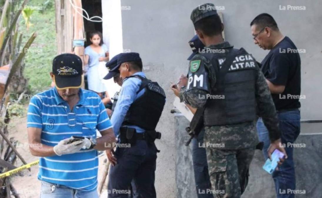 Fue cuando estaba encerrada que escuchó varias detonaciones de bala. Al salir del cuarto encontró los cadáveres de los tres jóvenes en el patio.