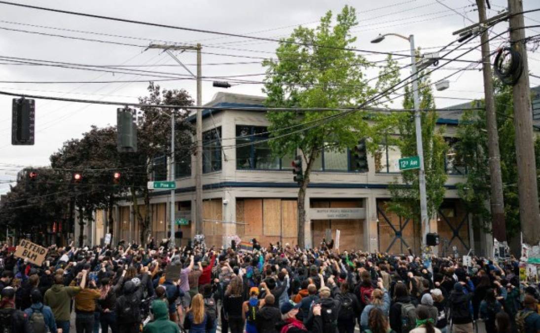 Protesta en Seattle: Manifestantes ocupan una estación de Policía y Trump exige 'recuperar' la ciudad