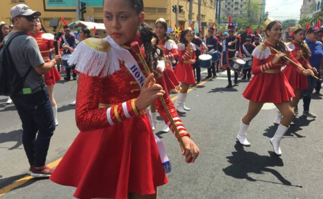 Las autoridades de Educación felicitaron a cada uno de los institutos que participaron del evento.