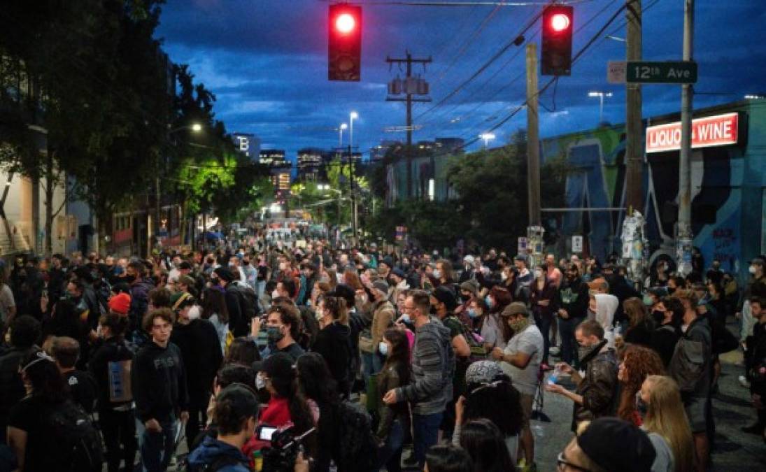 Unas seis cuadras del centro de Seattle han sido declaradas 'Zona Autónoma de Capitol Hill', según los activistas que tomaron el control del recinto policial.