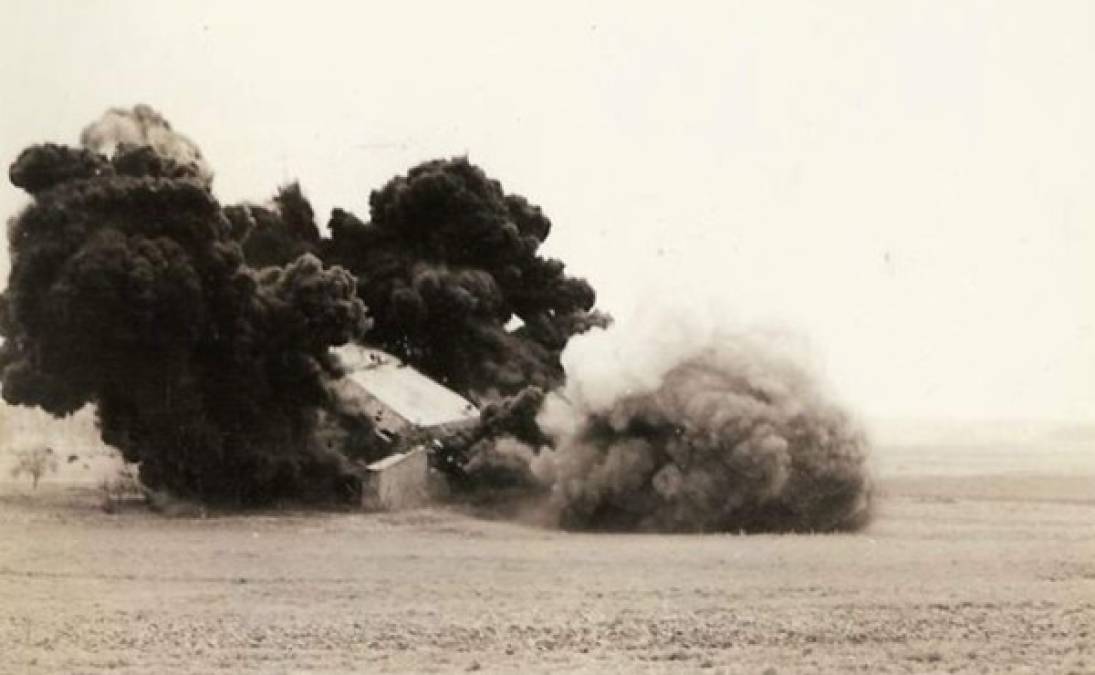 Tanques alemanas fueron destruidos por minas antitanque inglesas.