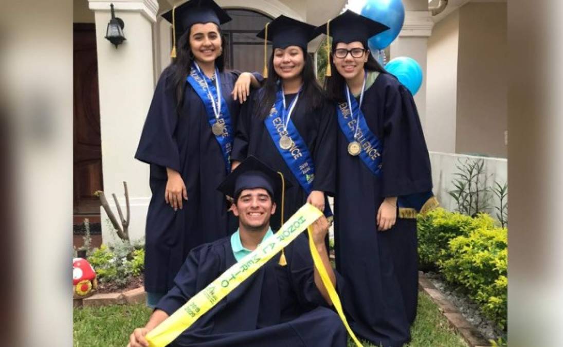 Abby Mejía, Yanira Interiano, Sherelyn Vásquez con Allan Morán.