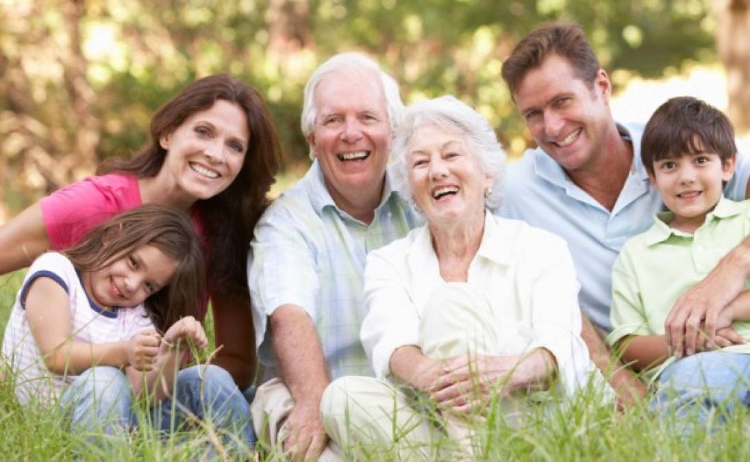 Poner a sus padres antes que a tu cónyuge: Si algo bueno como malo sucede, y tienes la tentación de llamar inmediatamente a tus padres. No lo hagas. Permite que sea tu cónyuge la primera persona en enterarse de las buenas noticias.