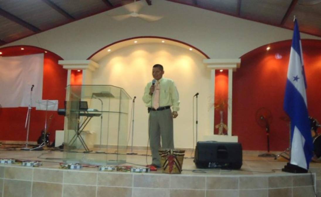 En esta imagen, expresó su alegría por predicar en la colonia Fesitrahn en San Pedro Sula.