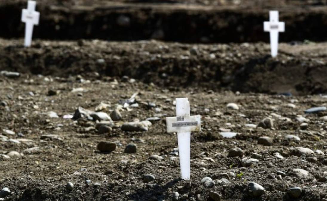 'Campo 87': El cementerio en Milán que acoge víctimas de coronavirus que nadie reclama y dos años después desaparecerá