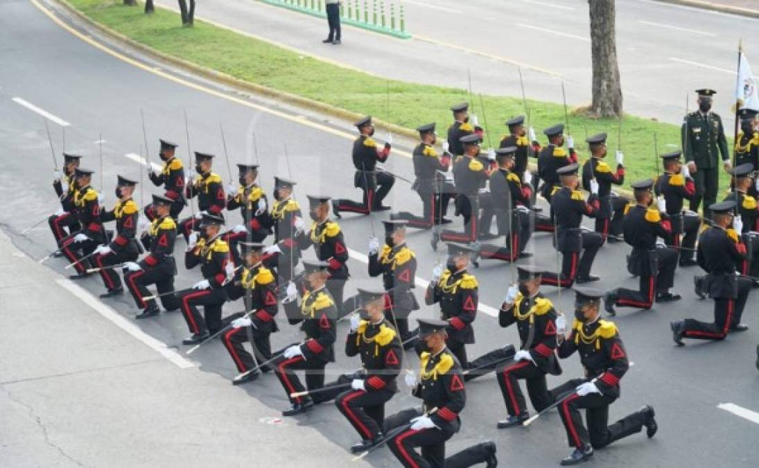 Instituciones policiales y militares protagonizan desfile de Bicentenario en SPS