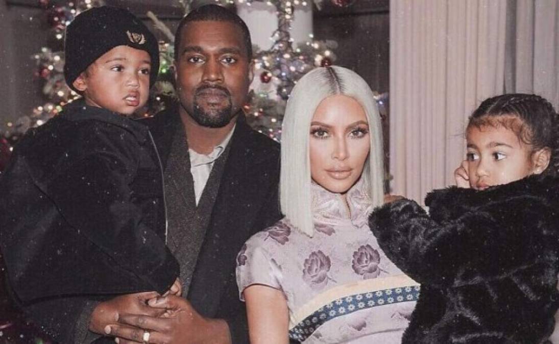 Kim Kardashian anució el nacimiento de su tercer hija, nacida a través de un vientre sustituto a través de su sitio web este martes. La niña nació el 15 de enero a las 12:47 a.m., pesando 7 lbs., 6 oz. explica el comunicado. 'Kanye y yo estamos felices de anunciar la llegada de nuestra bella y saludable niña', escribió la Kardashian en una publicación titulada '¡Está aquí!'