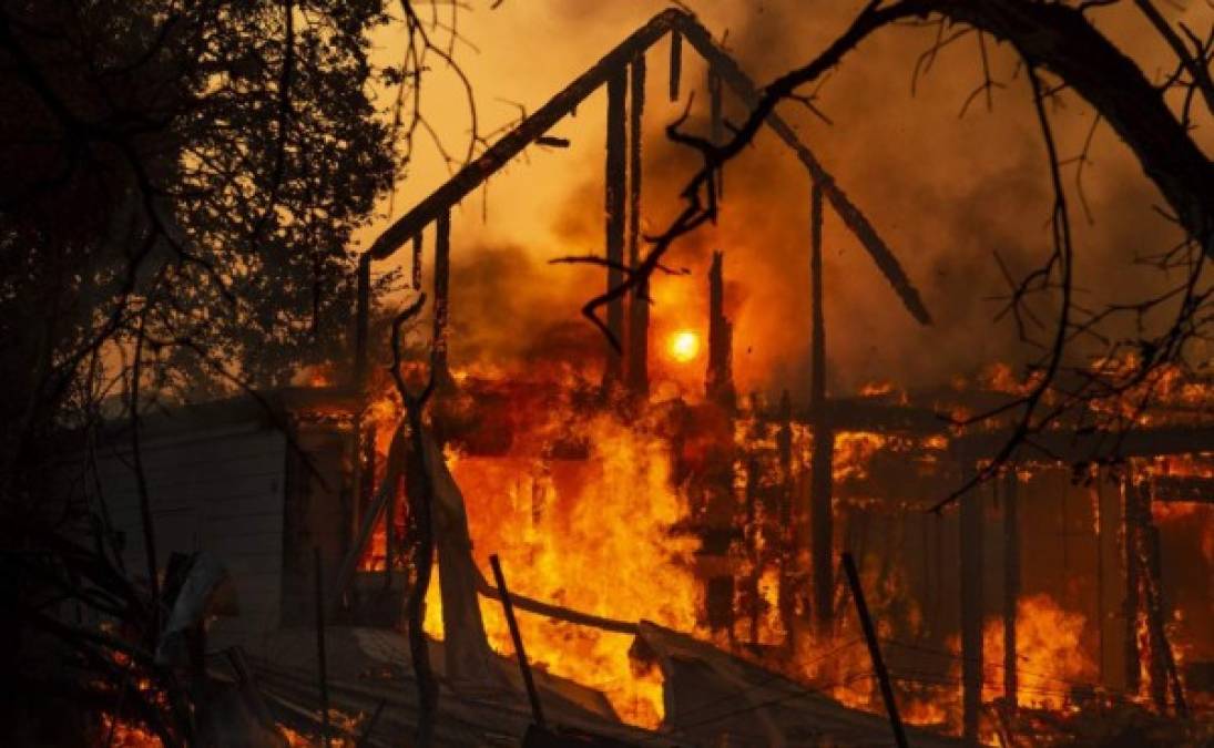 Las primeras investigaciones revelaron que el incendio Kincade se originó muy cerca de un equipo eléctrico de PG&E.