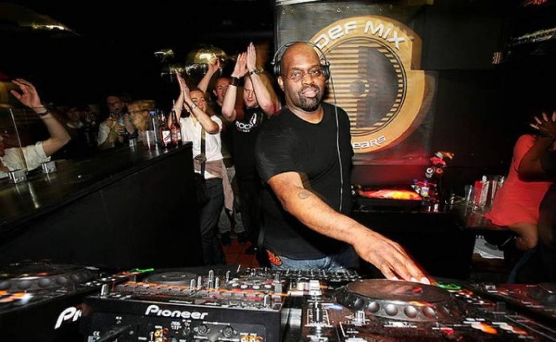 Frankie Knuckles, uno de los pioneros de la música house, murió en su casa en Chicago en la tarde del 7 de abril. Tenía 59 años. Nacido en Nueva York, se inició como DJ de música disco en los años 70.