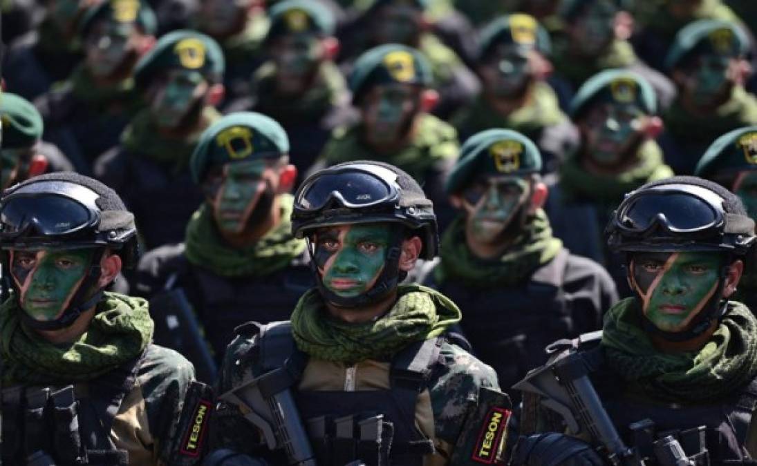 Las Fuerzas Armadas de Honduras tienen como función defender la integridad del territorio hondureño y su soberanía, además de mantener la paz y el orden público.
