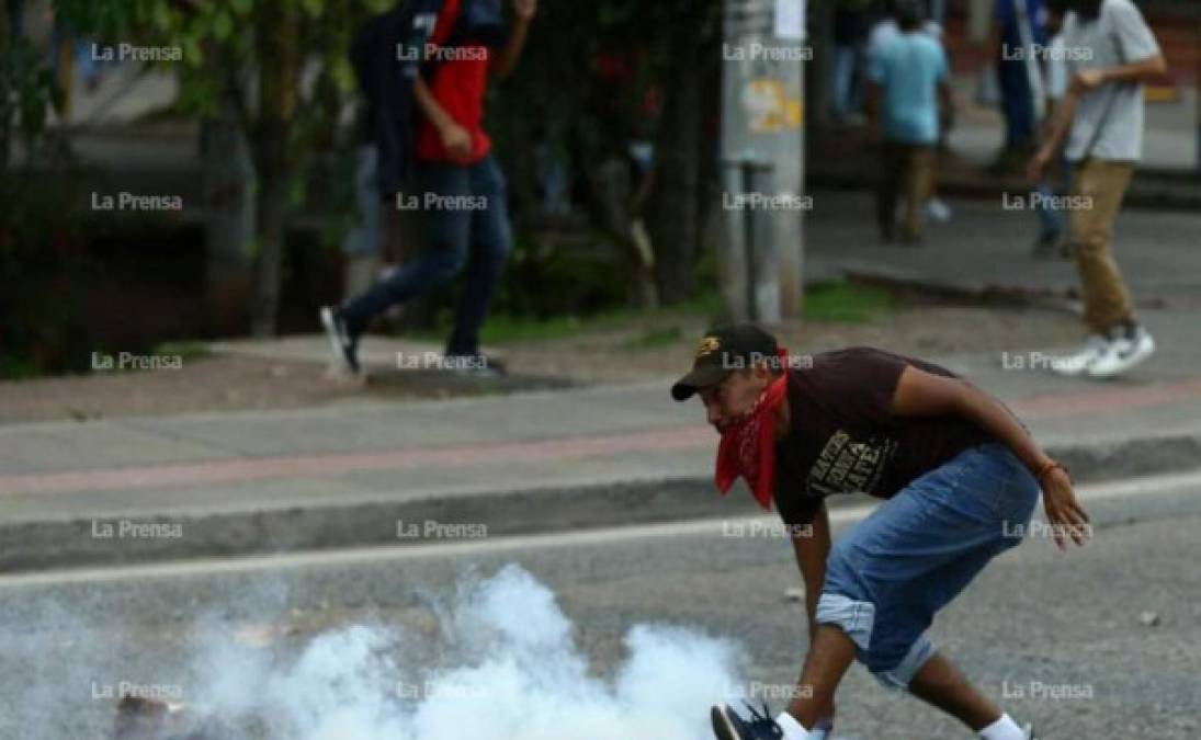 Los actos vandálicos no cesan en el centro del país.