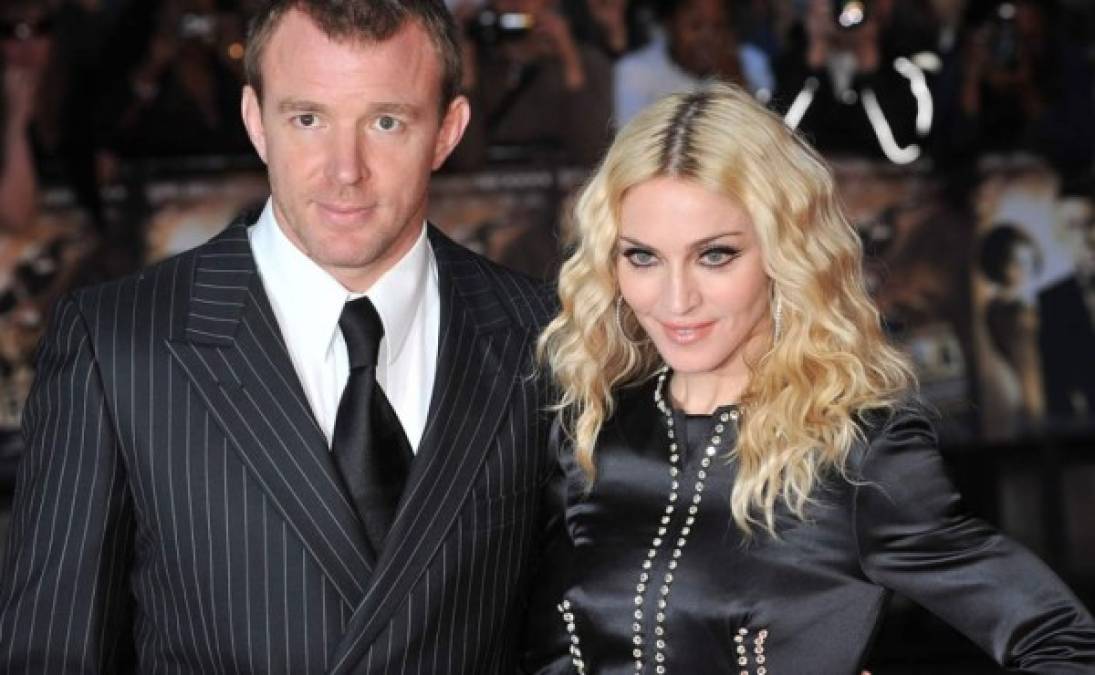 Madonna y Guy Ritchie comenzaron su relación en 1998 y contrajeron matrimonio en 2000.