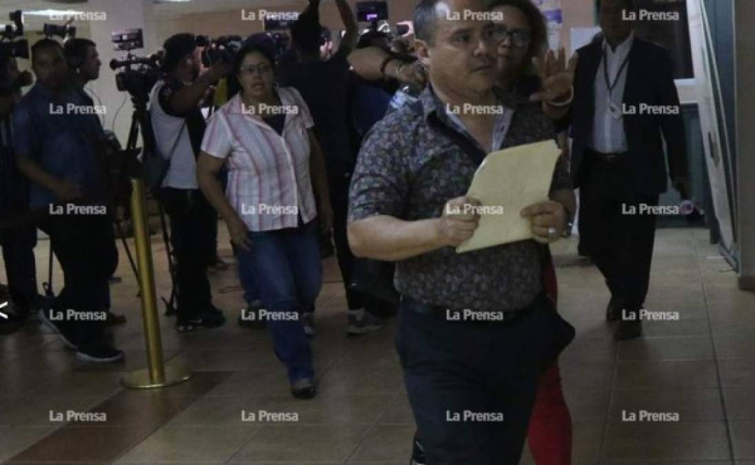 Decenas de personas llegaron para apoyar al joven en los tribunales, pidiendo la pronta liberación.