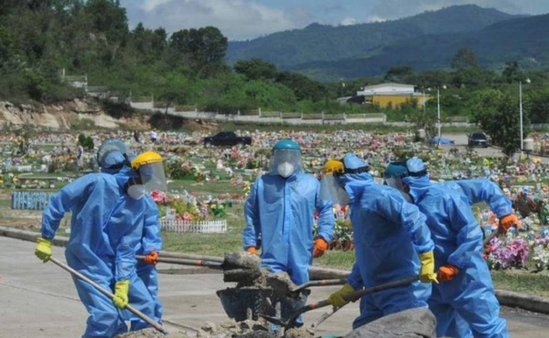 El cuerpo del religioso fue llevado en medio de una caravana realizada por familiares, amigos y miembros de iglesias en Tegucigalpa.