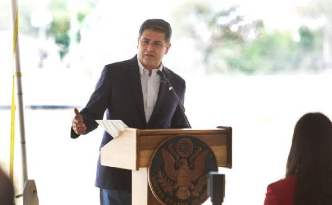El presidente de Honduras, Juan Orlando Hernández, fue invitado de honor en la ceremonia y alabó los detalles de la obra.